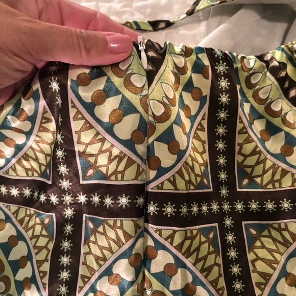 Beautiful flowy halter dress - Picture 5 of 7